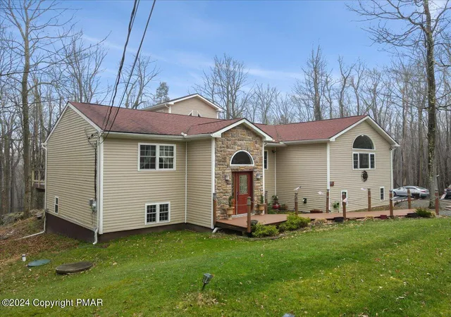 Photo 2 of Single family home for sale at 1016 Overlook Trl, Newfoundland, PA 18445 | MLS# PM-144061 | Listing updated on 2026-08-20