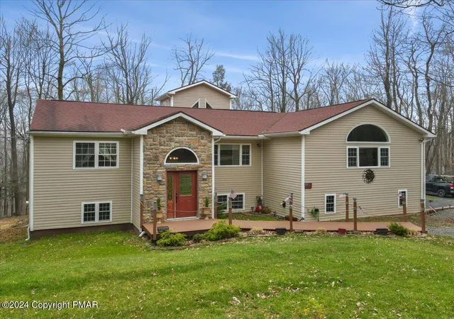 Photo 4 of Single family home for sale at 1016 Overlook Trl, Newfoundland, PA 18445 | MLS# PM-144061 | Listing updated on 2026-09-11