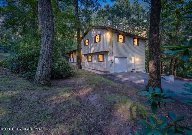 Photo 3 of Single family home for sale at 516 Black Oak Dr, Tannersville, PA 18372 | MLS# PM-144074 | Listing updated on 2026-09-22