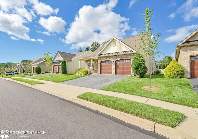Photo 4 of Single family home for sale at 3551 Daylily Dr, Emmaus, PA 18049 | MLS# PM-144279 | Listing updated on 2026-09-09