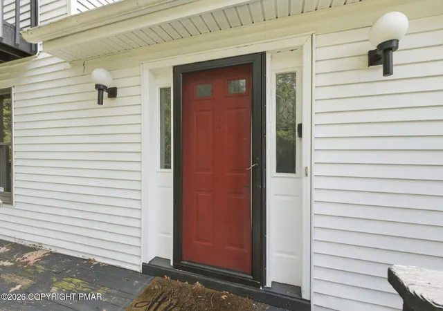 Photo 2 of Sale Pending at 1076 Lancaster Dr, Bushkill, PA 18324 | MLS# PM-144082 | Listing updated on 2026-08-25