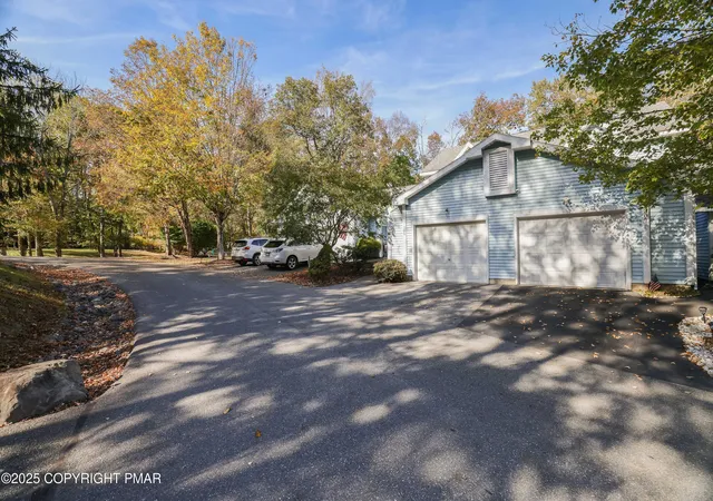 Photo 3 of Townhouse for sale at 305 Inverness Dr, East Stroudsburg, PA 18302 | MLS# PM-144114 | Listing updated on 2026-09-30