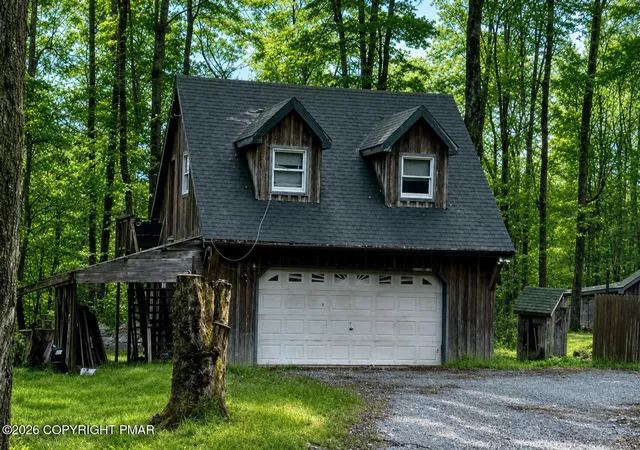 Photo 3 of Single family home for sale at 1189 Fox Trl, Cresco, PA 18326 | MLS# PM-144090 | Listing updated on 2026-08-21
