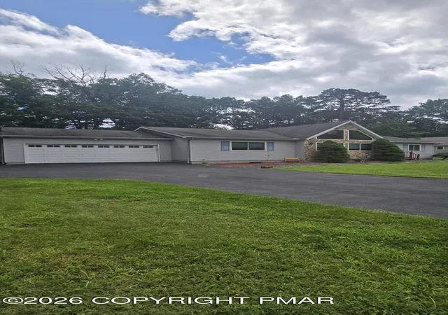 Photo 3 of Single family home for sale at 513 Gandolf Rd, Tamiment, PA 18371 | MLS# PM-144117 | Listing updated on 2026-08-26