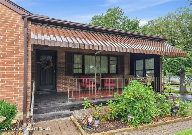 Photo 3 of Sale Pending at 2029 W Walnut St, Allentown, PA 18104 | MLS# PM-144154 | Listing updated on 2026-09-10