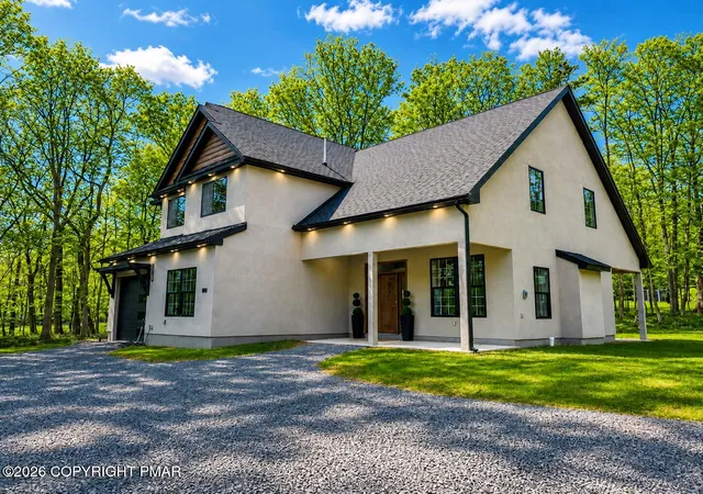 Photo 2 of Single family home for sale at 1109 N Rocky Mountain Dr, Effort, PA 18330 | MLS# PM-144208 | Listing updated on 2026-09-04