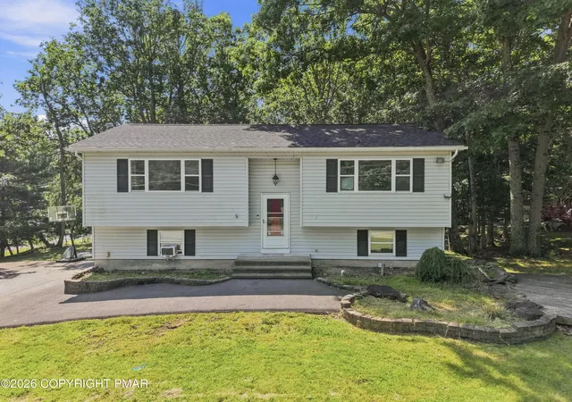 Photo 2 of Single family home for sale at 105 Ledgewood Dr, East Stroudsburg, PA 18301 | MLS# PM-144216 | Listing updated on 2026-09-24