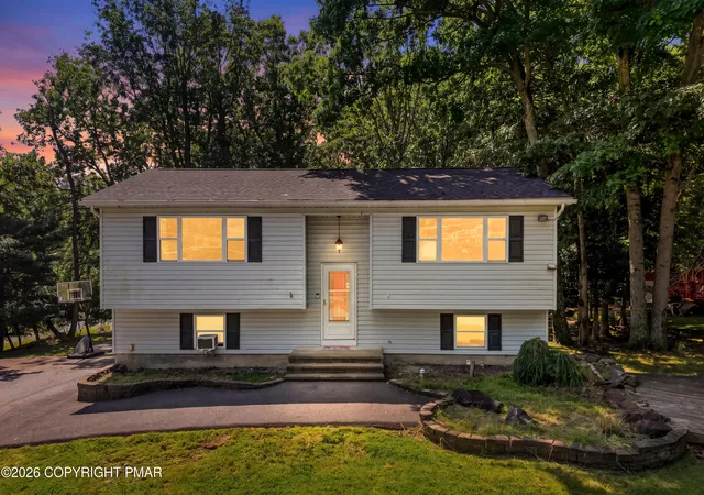 Photo 3 of Single family home for sale at 105 Ledgewood Dr, East Stroudsburg, PA 18301 | MLS# PM-144216 | Listing updated on 2026-10-08
