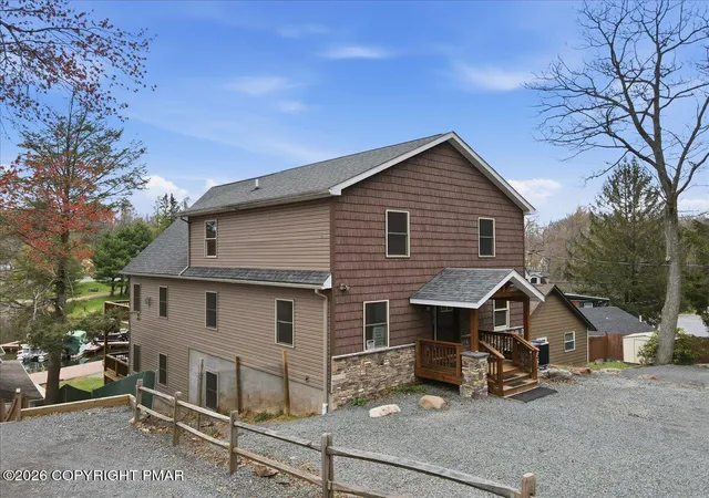 Photo 4 of Single family home for sale at 32 S Lake Dr, Lake Harmony, PA 18624 | MLS# PM-144189 | Listing updated on 2026-09-21