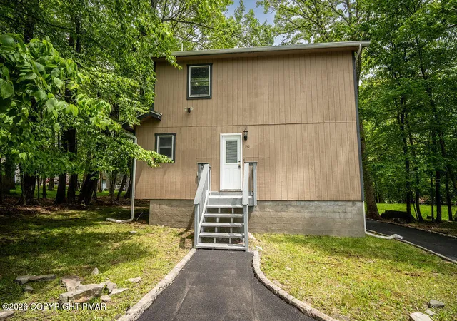 Photo 2 of Single family home for sale at 132 Cottonwood Ct, Milford, PA 18337 | MLS# PM-144217 | Listing updated on 2026-09-03