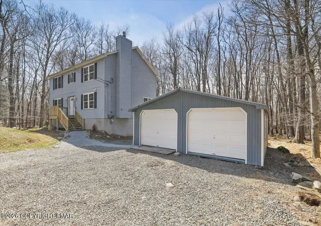 Photo 4 of Single family home for sale at 1111 Apollo Dr, Gouldsboro, PA 18424 | MLS# PM-144227 | Listing updated on 2026-09-03