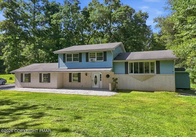 Photo 3 of Single family home for sale at 24 Tara Dr, East Stroudsburg, PA 18301 | MLS# PM-144293 | Listing updated on 2026-08-30