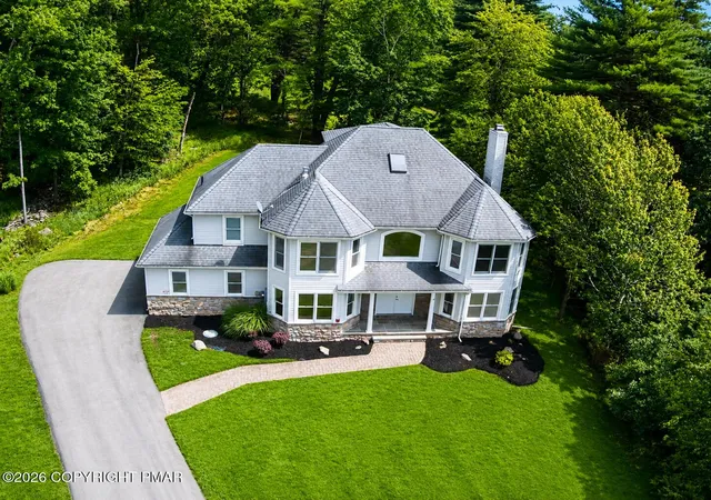 Photo 3 of Single family home for sale at 4515 Tee Dr, East Stroudsburg, PA 18302 | MLS# PM-144294 | Listing updated on 2026-09-02