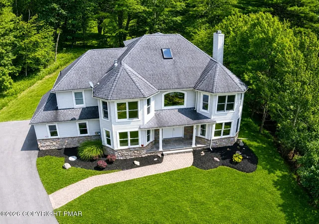 Photo 4 of Single family home for sale at 4515 Tee Dr, East Stroudsburg, PA 18302 | MLS# PM-144294 | Listing updated on 2026-09-02