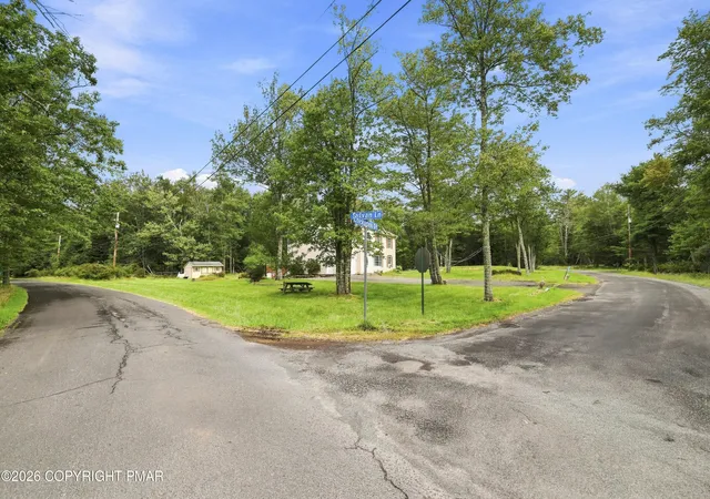 Photo 3 of Single family home for sale at 1123 Chickadee Dr, Pocono Summit, PA 18346 | MLS# PM-144328 | Listing updated on 2026-09-02