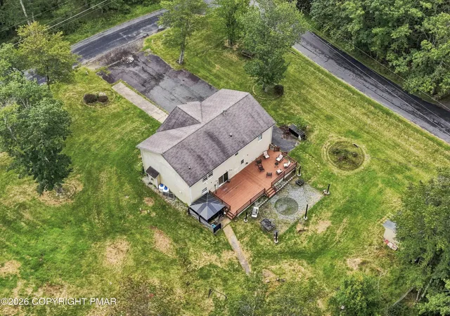 Photo 5 of Single family home for sale at 1123 Chickadee Dr, Pocono Summit, PA 18346 | MLS# PM-144328 | Listing updated on 2026-09-02