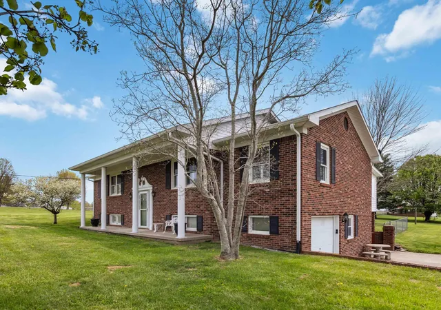 Photo 1 of Single family home for sale at 1141 Danville Rd, Lancaster, KY 40444 | MLS# 25009315 | Listing updated on 2025-10-21