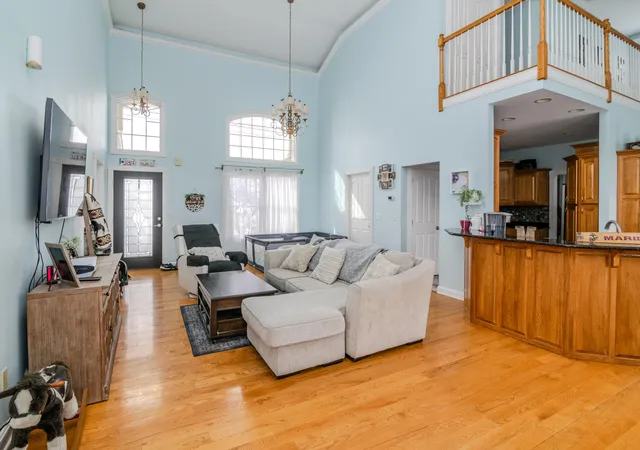 Photo 3 of Single family home for sale at 201 Lakeland Dr, Harrodsburg, KY 40330 | MLS# 25002420 | Listing updated on 2025-10-16