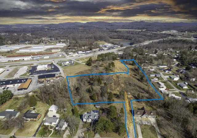 3rd image of 145 Stonecrest Dr, Somerset, KY 42501 | MLS# 25013372