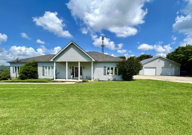 Photo 1 of Single family home for sale at 400 Oak Hl Rd, Somerset, KY 42503 | MLS# 25013311 | Listing updated on 2026-01-23