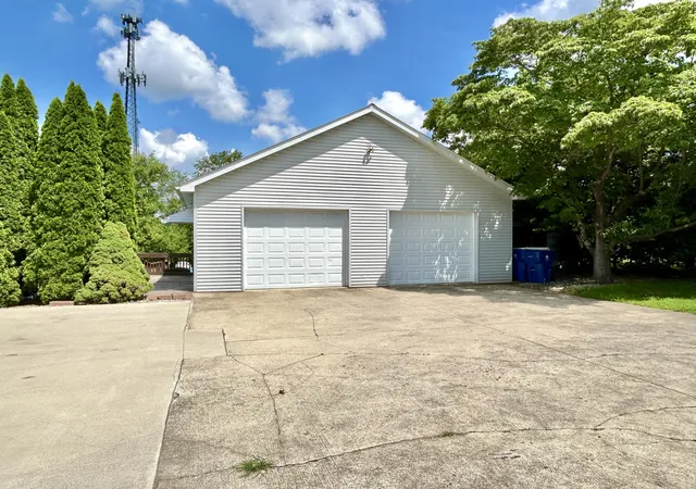 Photo 2 of Single family home for sale at 400 Oak Hl Rd, Somerset, KY 42503 | MLS# 25013311 | Listing updated on 2026-01-23