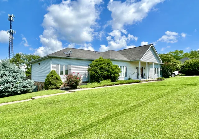 Photo 3 of Single family home for sale at 400 Oak Hl Rd, Somerset, KY 42503 | MLS# 25013311 | Listing updated on 2026-01-23