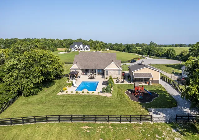 Photo 2 of Single family home for sale at 520 Chrisman Oaks Trail, Nicholasville, KY 40356 | MLS# 25013127 | Listing updated on 2025-11-18