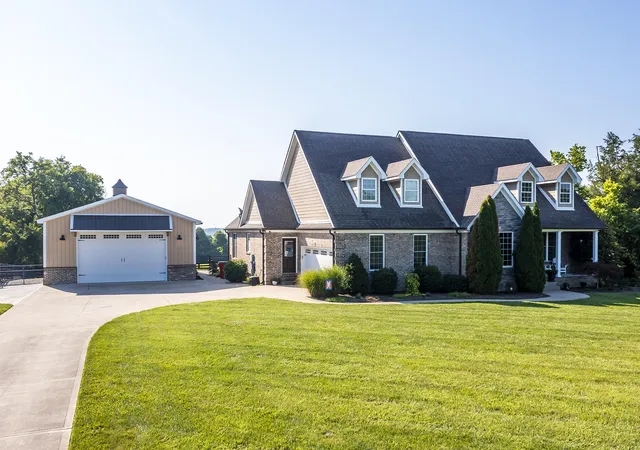 Photo 3 of Single family home for sale at 520 Chrisman Oaks Trail, Nicholasville, KY 40356 | MLS# 25013127 | Listing updated on 2025-11-18