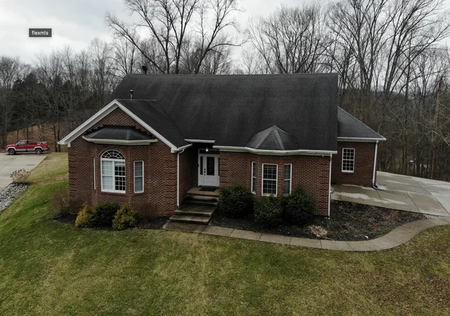 Photo 2 of Single family home for sale at 300 Woodlawn Dr, Carrollton, KY 41008 | MLS# 25009274 | Listing updated on 2025-09-12