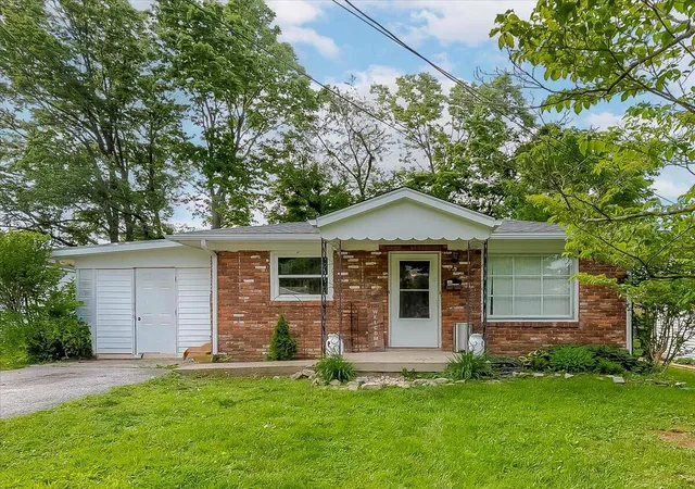 Photo 1 of Single family home for sale at 149 Willis Ave, Frankfort, KY 40601 | MLS# 25010390 | Listing updated on 2025-11-19