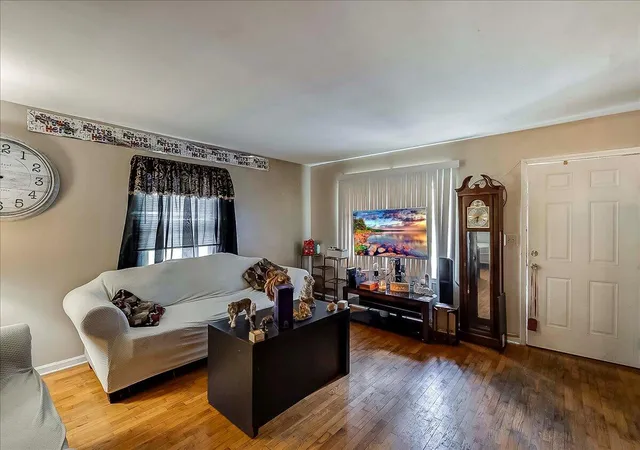 Photo 3 of Single family home for sale at 149 Willis Ave, Frankfort, KY 40601 | MLS# 25010390 | Listing updated on 2025-11-19