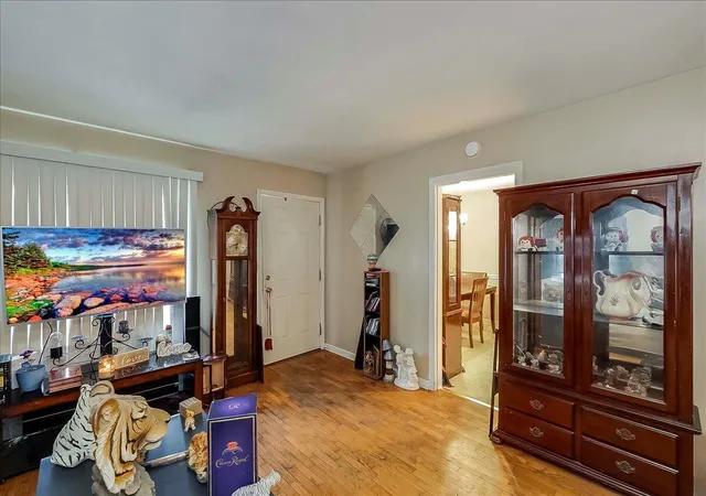 Photo 4 of Single family home for sale at 149 Willis Ave, Frankfort, KY 40601 | MLS# 25010390 | Listing updated on 2025-11-19