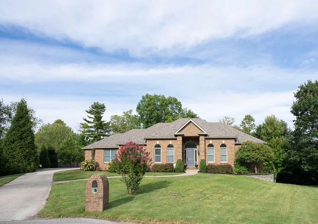 2nd image of 110 Camelot Dr, Winchester, KY 40391 | MLS# 24020882