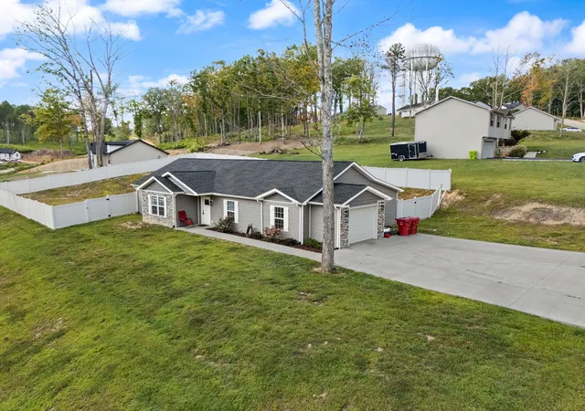 4th image of 28 Malibu Dr, Corbin, KY 40701 | MLS# 25003008