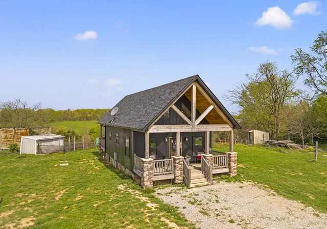 Photo 1 of Single family home for sale at 1600 Alton Sta Rd, Lawrenceburg, KY 40342 | MLS# 25008640 | Listing updated on 2025-09-12