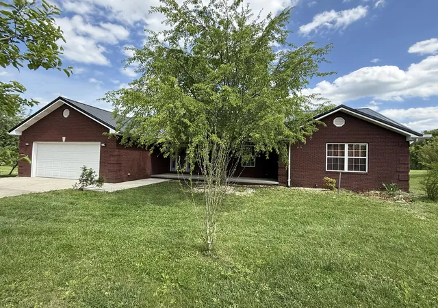 Photo 1 of Single family home for sale at 752 Keithshire Dr, London, KY 40744 | MLS# 25009695 | Listing updated on 2025-09-12