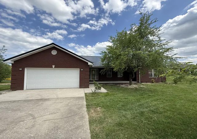 Photo 3 of Single family home for sale at 752 Keithshire Dr, London, KY 40744 | MLS# 25009695 | Listing updated on 2025-09-12
