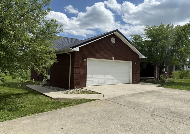Photo 3 of Single family home for sale at 752 Keithshire Dr, London, KY 40744 | MLS# 25009695 | Listing updated on 2025-09-12