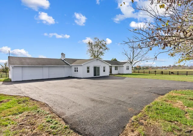 Photo 3 of House for sale at 656 Jackstown Rd, Paris, KY 40361 | MLS# 25009694 | Listing updated on 2025-09-12