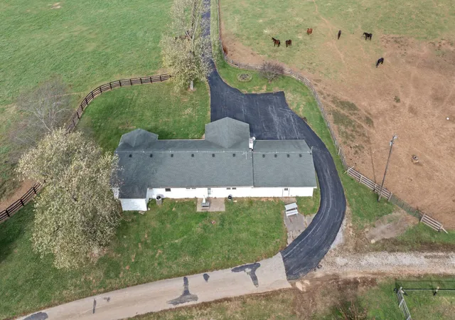 Photo 4 of House for sale at 656 Jackstown Rd, Paris, KY 40361 | MLS# 25009694 | Listing updated on 2025-09-12