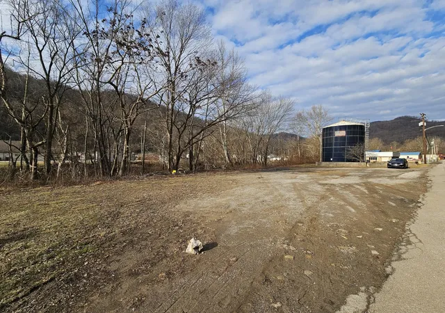 Photo 3 of Land for sale at 38 Hwy, Evarts, KY 40828 | MLS# 25001280 | Listing updated on 2025-09-12