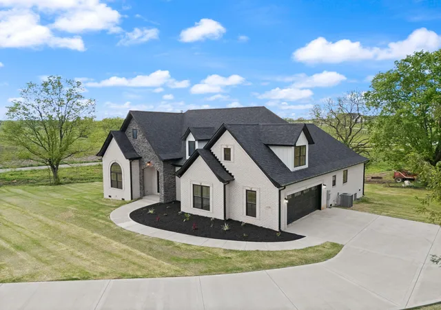 Photo 4 of Single family home for sale at 1150 Craig Crossing, Winchester, KY 40391 | MLS# 25009722 | Listing updated on 2025-10-01