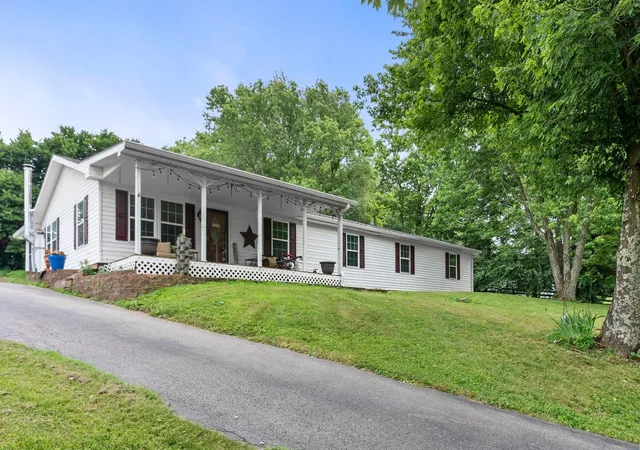 Homes for sale in Midway, KY | 170 Davistown Rd, Midway, KY 40347 | MLS# 25015102