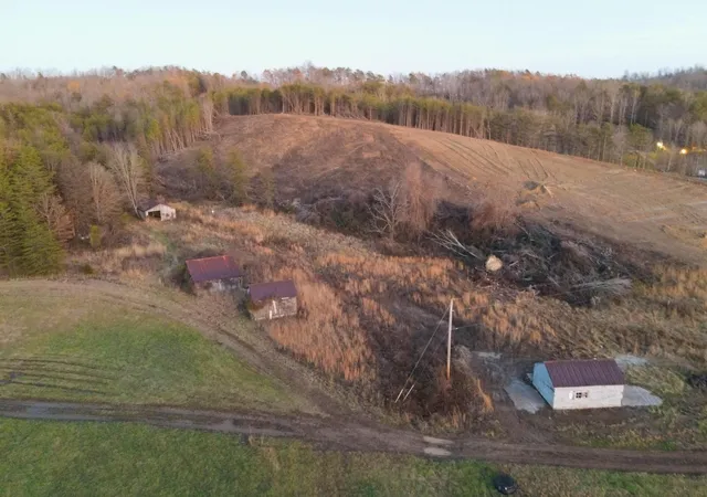 Photo 3 of House for sale at 1180 Clay Lick Rd, Jeffersonville, KY 40337 | MLS# 24026117 | Listing updated on 2025-11-12