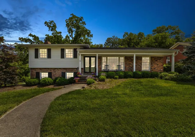 2nd image of 5 Fairwood Ln, Winchester, KY 40391 | MLS# 25014569