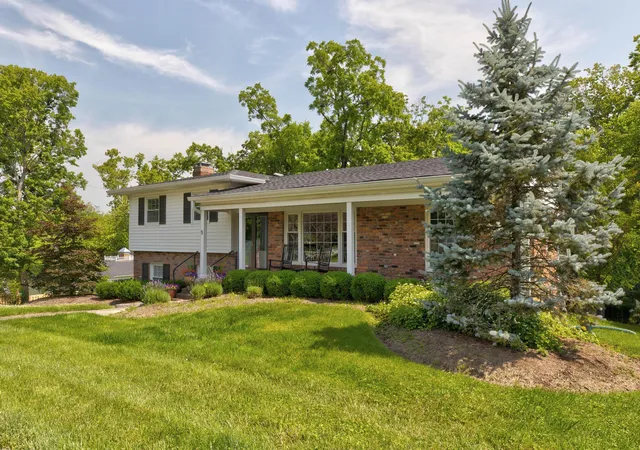 Photo 3 of Single family home for sale at 5 Fairwood Ln, Winchester, KY 40391 | MLS# 25014569 | Listing updated on 2025-09-12
