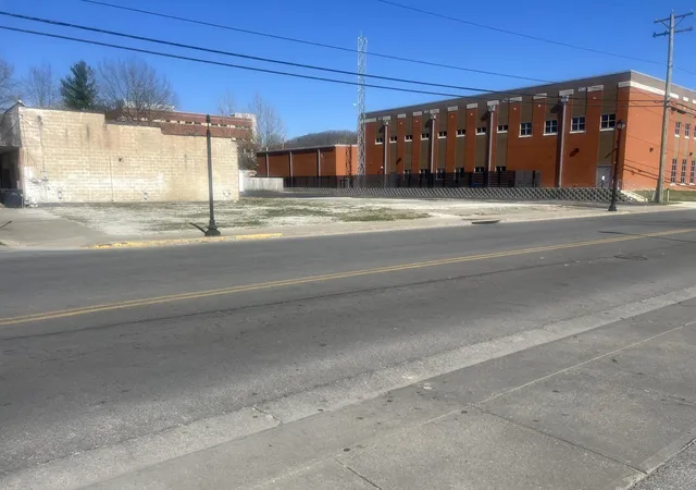 Photo 3 of Sale Pending at 315 W Main St, Morehead, KY 40351 | MLS# 25006007 | Listing updated on 2026-08-20