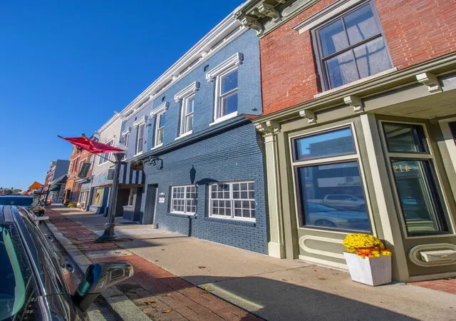 Photo 3 of House for sale at 425-427 Main St, Paris, KY 40361 | MLS# 25013505 | Listing updated on 2025-12-03