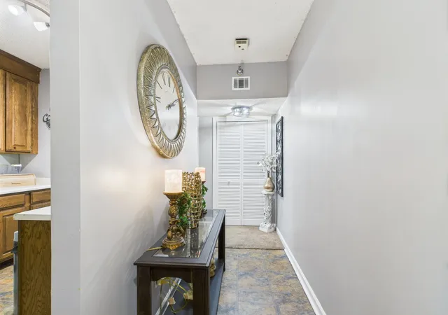 Homes for sale in Lexington, KY | 355 S Broadway #202, Lexington, KY 40508 | MLS# 25015246