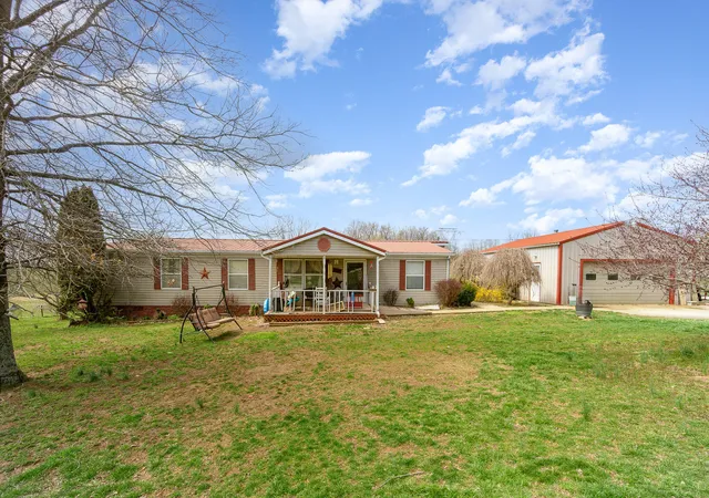 Photo 2 of Sale Pending at 360 N Middletown Rd, Winchester, KY 40391 | MLS# 25005577 | Listing updated on 2025-09-12